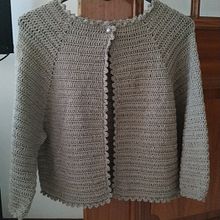 Meu projeto do curso:  Top-down: roupas de crochê sem costura - Jaqueta meia manga. Un progetto di Uncinetto di luisafonseca40 - 14.10.2021
