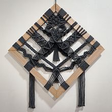 Mi primer tapiz geometrico de macramé. Accessor, Design, Arts, Crafts, Fiber Arts, Macramé, and Textile Design project by Diana Jaramillo A - 10.15.2021