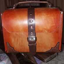 My project in Handmade Leather Bag Creation for Beginners course. Design, Accessor, Design, Arts, Crafts, and Sewing project by Jason Lewis - 10.12.2021