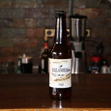 Spot publicitario de marca cervecera "Bailandera". Advertising, Film, Video, TV, and Marketing project by Osel Elejabeitia - 10.16.2021