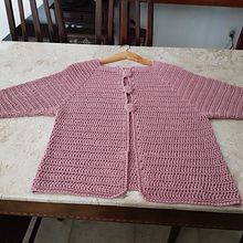 Meu projeto do curso:  Top-down: roupas de crochê sem costura. Fashion Design, Fiber Arts, DIY, and Crochet project by Fernanda Lousada Belmont - 10.17.2021