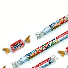 Mis dulces favoritos. Un proyecto de Diseño, Ilustración tradicional, Bocetado, Pintura a la acuarela, Bellas Artes, Ilustración con tinta e Ilustración editorial de Iván Cruz - 30.09.2019