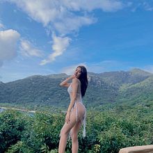 The scene of a sexy girl standing in the middle of the pool. Photograph project by Lovell Victor - 11.20.2016