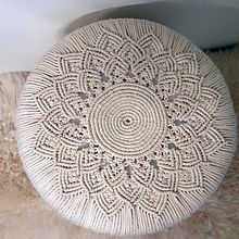 My project in Circular Macramé Techniques course. Un progetto di Artigianato, Interior Design, Fiber Art e Macramè di Eda Buyuk - 15.10.2021