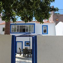 Decoração Casa Palmeira Azul . Projekt z dziedziny  Dekoracja wnętrz użytkownika Inês Anes - 25.10.2021