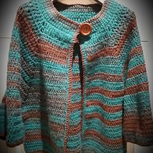 Il mio progetto del corso: Top-down: capi interi all'uncinetto. Un progetto di Fashion design, Fiber Art, DIY e Uncinetto di Maria Grazia Devoti - 27.10.2021