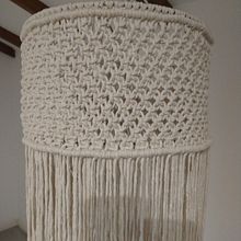 Lámpara con nudos básicos. Accessor, Design, Interior Design, Decoration, Fiber Arts, and Macramé project by Betina Williner - 10.28.2021