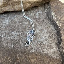 Silver Seahorse Pendant. Jewelr, and Design project by Tracie Callaghan - 10.29.2021