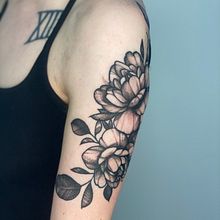 Mi Proyecto del curso: Tatuaje botánico con puntillismo. Projekt z dziedziny Projektowanie tatuaż, Trad, c, jna ilustracja, R i sunek botaniczn użytkownika Benjamin Martinez - 31.10.2021