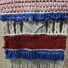 Mi Proyecto de curso: creación de un tapiz decorativo. Un proyecto de Diseño de complementos, Artesanía, Diseño de interiores, Decoración de interiores, Tejido y Macramé de Denisse González - 04.11.2021