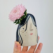 From Pinch Pot to Flower Vase. Un progetto di Design, Ceramica, Illustrazione tradizionale, Pittura e Scultura di Sandra Apperloo - 05.11.2021