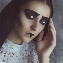 Il mio progetto del corso: Autoritratto fotografico concettuale. Photograph, Post-production, Photo Retouching, Portrait Photograph, Studio Photograph, Fine-Art Photograph, Photomontage, and Self-Portrait Photograph project by Aurora Pispola - 11.10.2021