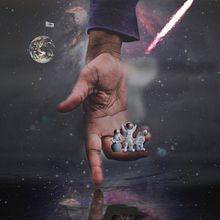 Galactic Hand. Un projet de Composition photographique, Photographie numérique, Photomontage, Postproduction photographique , et Retouche photographique de Jordy Jair Nadal Herrera - 10.11.2021