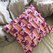 Cushions. Design, Arts, Crafts, Interior Design, Interior Decoration, Decoration, Lifest, and le Photograph project by Sophie Graney - 11.15.2021