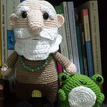 Mi Proyecto del curso: "el viejo fritz (cindie) y la  ranita joe (sofia). Un projet de Artisanat, Conception de jouets, Art textile, Crochet , et Amigurumi de Julio Polanco Ocampo - 20.11.2021