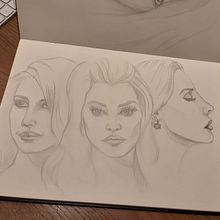 Mijn project van de cursus: Sketchbook met portretten: verken het menselijk gezicht. Sketching, Drawing, Portrait Drawing, Artistic Drawing, and Sketchbook project by madebynaad - 11.21.2021