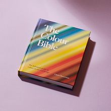 The Colour Bible Book. Een project van  Ontwerp, Fotografie,  Br, ing en identiteit, Creatieve consultanc, Redactioneel ontwerp, Schrijven, Stor, telling y Kleurentheorie van Laura Perryman - 27.08.2021