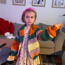 My project in  Top-Down: Bomber Jacket for my daughter . Un progetto di Fashion design, Fiber Art, DIY e Uncinetto di Filipa Zambujal - 25.11.2021