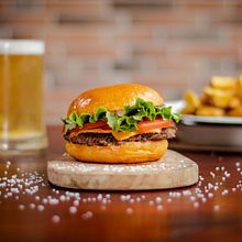 Street Burger . % diegoparodir tarafından hazırlanan Fotoğrafçılık, Reklamcılık, Ve Sanat Yönetmenliği projesi - 11.26.2021