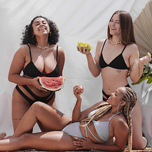 Sol, praia e Freekini  . Publicitate și Fotografie de Pxds Lay - 11.28.2021
