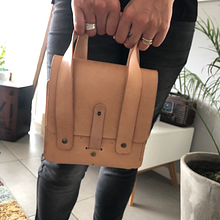 Mi Proyecto del curso: Creación de bolsos de cuero artesanales para principiantes. Design, Accessor, Design, Arts, Crafts, and Sewing project by Nicolás Stagno - 11.28.2021