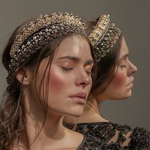 DIADEMA AZUCENA / CINTILLO. Een project van  Ontwerp,  Modeontwerp, Sieradenontwerp y Ontwerp van accessoires van MULATT - 01.12.2021