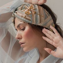 BANDANA MALVA / ARETAS TILO. Een project van  Ontwerp, Sieradenontwerp, Ontwerp van accessoires y  Modeontwerp van MULATT - 02.12.2021