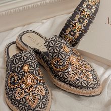 ZAPATOS GARDENIA. Een project van  Modeontwerp y Sieradenontwerp van MULATT - 02.12.2021