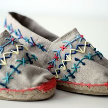 Embroidered espadriles. Design, and Embroider project by Raquel Ezquerro (Lanusa) - 12.02.2021