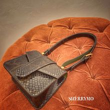 My project in Professional Leather Handbag Design course. Projekt z dziedziny Design, Projektowanie dodatków, Craft, Projektowanie mod,  Sz i cie użytkownika Sherihan Muhammad - 03.12.2021