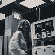 it's been a few years. Un proyecto de Fotografía, Retoque fotográfico, Fotografía de retrato, Iluminación fotográfica, Fotografía digital, Fotografía artística, Fotografía en exteriores, Fotografía para Instagram, Composición fotográfica, Creatividad y Post-producción fotográfica		 de Serena Morandi - 05.12.2021