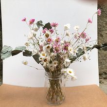 Meu projeto do curso: Design de arranjos com flores secas e preservadas Ein Projekt aus dem Bereich Innendesign, L, schaftsbau, Dekoration von Innenräumen, DIY und Blumen- und Pflanzendesign von Raquel Cristina Francisco - 05.12.2021