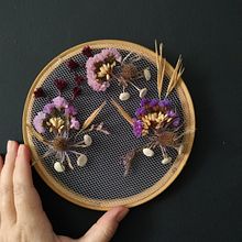 Meu projeto do curso: Bordado em tule com plantas e flores naturais. Projekt z dziedziny  Haft, DIY, Kompoz i cje kwiatowe i botaniczne użytkownika efcardozo - 06.12.2021