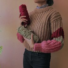 Suéter a crochet. Un proyecto de Artesanía, Creatividad y Costura de Jimena Venegas - 05.12.2021