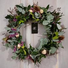 Il mio progetto del corso: Creazione di una ghirlanda con fiori secchi. Projekt z dziedziny Design, Projektowanie wnętrz, Architektura krajobrazu, DIY, Kompoz i cje kwiatowe i botaniczne użytkownika Valentina Cordani - 05.12.2021