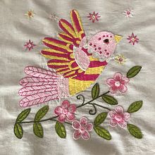 Mi Proyecto del curso: Bordado contemporáneo con puntos tradicionales mexicanos. Un progetto di Artigianato, Ricamo, Fiber Art e Textile Design di cristinasimon_98 - 06.12.2021