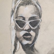 TEG - Lápiz blanco y carboncillo en papel craft (foto final). Un progetto di Illustrazione tradizionale e Belle arti di Martina Díaz Vilar - 08.12.2021