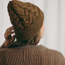 Knitted cable hat Ein Projekt aus dem Bereich H und werk von Sari Nordlund - 10.12.2021