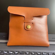 Proyecto del curso : Bolsito Multiusos sin costuras. Un proyecto de Diseño, Diseño de complementos, Artesanía y Costura de Rosicel Chavez - 11.12.2021