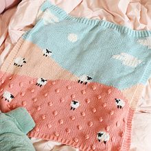 BABY SHEEP BLANKET. Un progetto di Artigianato, DIY e Costume design di Morgane Mathieu - 13.12.2021