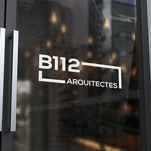 Diseño de logotipo e imagen corporativa para B112 Arquitectes. Un projet de Design graphique, Br, ing et identité , et Création de logos de Alejandro Prieto Jaime - 13.12.2021