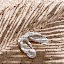 Luz Natural e Sombra | Projeto Pessoal. Fotografia, Direção de arte, Fotografia com celular, e Design de iluminação projeto de Larissa Cunegundes - 13.12.2021