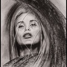 My project in Artistic Charcoal Portraiture: Creating Atmosphere course. Un proyecto de Ilustración tradicional, Bellas Artes, Dibujo, Dibujo de Retrato, Dibujo realista y Dibujo artístico de Chantal Verheijen - 11.12.2021