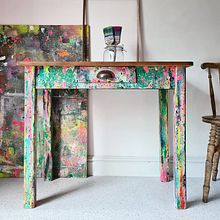 Paint Palette Table. Art Direction, Street Art, Fine Arts, Furniture Design, Making, Upc, cling, Arts, and Crafts project by Chloe Kempster - 12.13.2021
