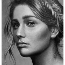 Retrato en Grafito. Un proyecto de Ilustración tradicional, Bellas Artes, Dibujo a lápiz, Dibujo, Dibujo de Retrato, Dibujo realista y Dibujo artístico de Néstor Canavarro - 18.12.2021