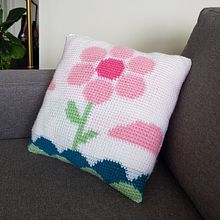 Flower on a hill. Un progetto di Design di accessori, Pattern design, Fiber Art, DIY, Uncinetto e Textile Design di rachelbelldesigns - 18.12.2021