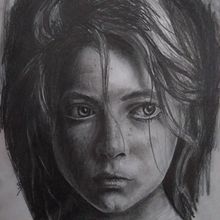 Menina dos olhos grandes - Teste com Grafite. Pencil Drawing, Traditional illustration, Portrait Drawing, and Realistic Drawing project by Igor Kolling Maciel - 12.19.2021