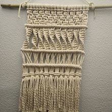 Mi Proyecto del curso: Introducción al macramé: creación de un tapiz decorativo. Un progetto di Design di accessori, Artigianato, Interior design, Interior Design, Fiber Art, Macramè e Textile Design di loliestevez100 - 19.12.2021