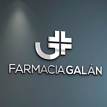Diseño de logotipo para una farmacia ubicada en un centro comercial de Alicante.  Nuestro cliente buscaba una imagen elegante y moderna que conjugase la inicial G con un elemento representativo de una farmacia como por ejemplo la cruz.. Un proyecto de Diseño, Diseño de logotipos, Br e ing e Identidad de Alejandro Prieto Jaime - 20.12.2021