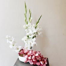 My project in Floral Arrangement Design with Seasonal Blooms course. Un projet de Design d'intérieur, Pa, sagisme, Décoration, DIY , et Art floral et végétal de Sara - 21.12.2021